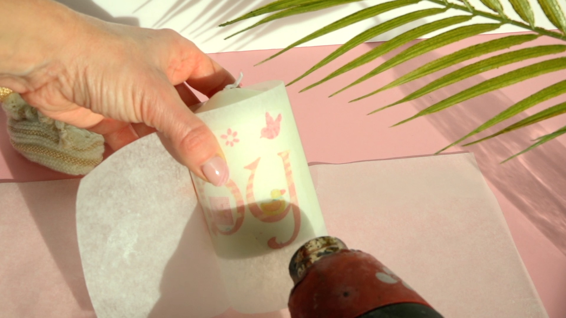 c-mo-hacer-decoupage-en-velas-para-detalles-de-bautizo